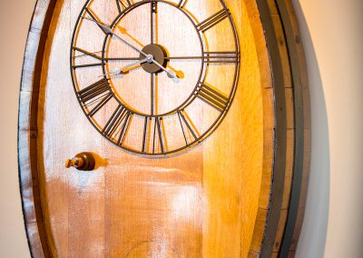 Horloge sur un tonneau